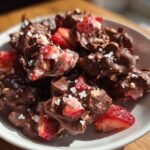 Viral chocolate strawberry yogurt clusters